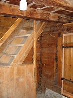 Vorhaus mit Abgang zum Skiaum im UG