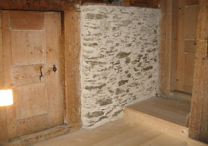 Vorhaus mit links Kchen- und rechts Stubentre