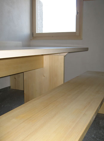 Kche mit Tisch und Bnken aus Safier Fichte