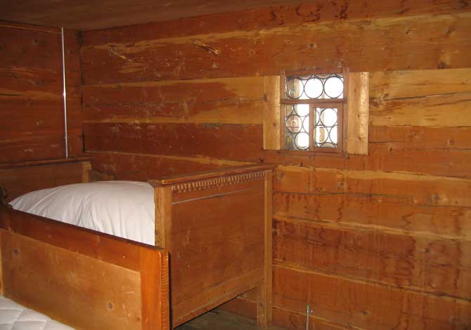 Schlafkammer mit Butzenscheiben