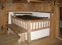 Stube mit gemauertem Ofen